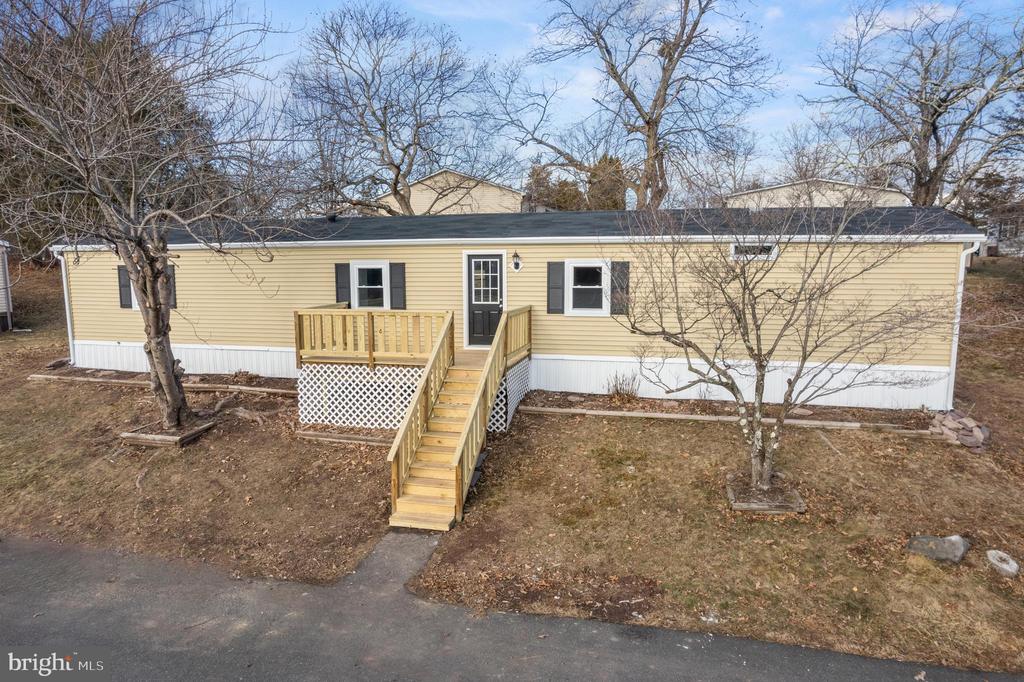 806 HOLLY DRIVE