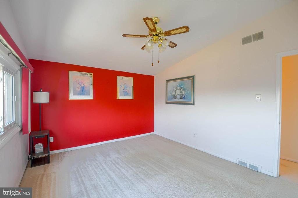 39 RED ROWAN LANE