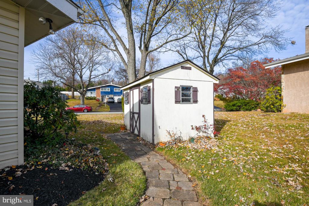 39 RED ROWAN LANE