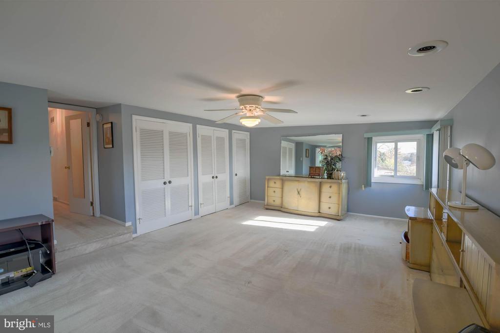 39 RED ROWAN LANE