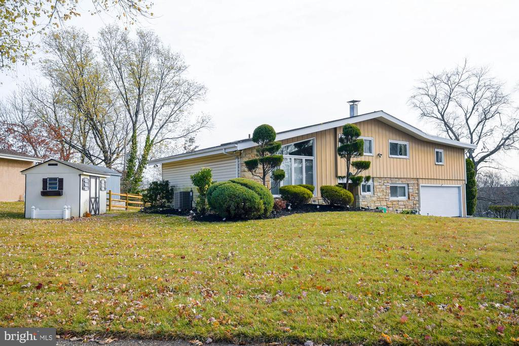 39 RED ROWAN LANE