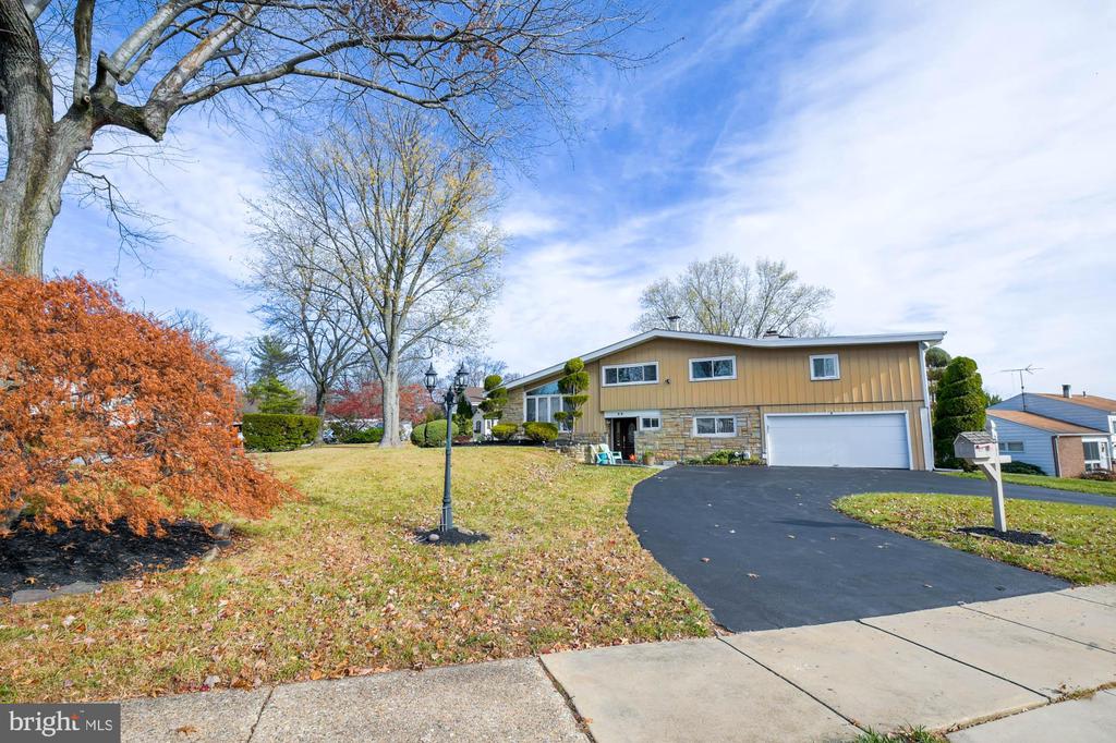 39 RED ROWAN LANE