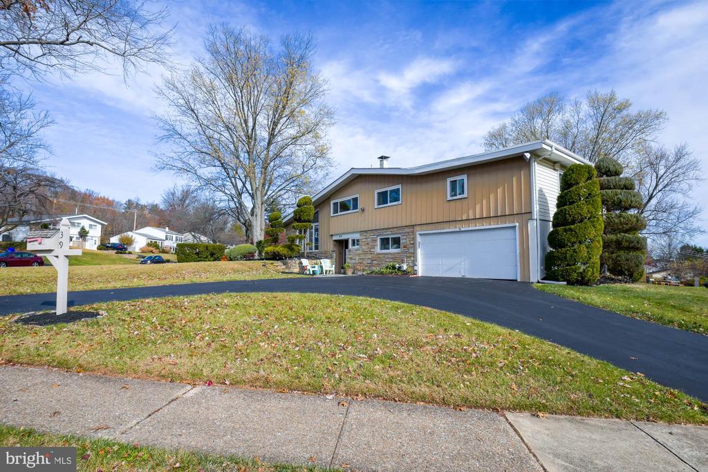 39 RED ROWAN LANE