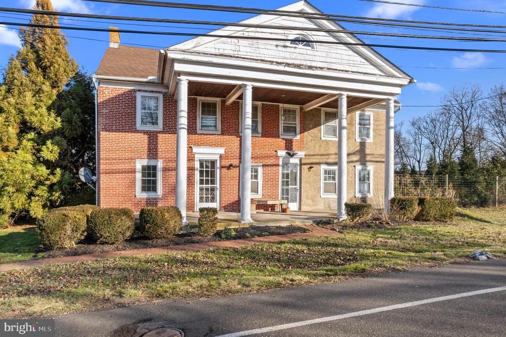 1237 N GRAVEL PIKE