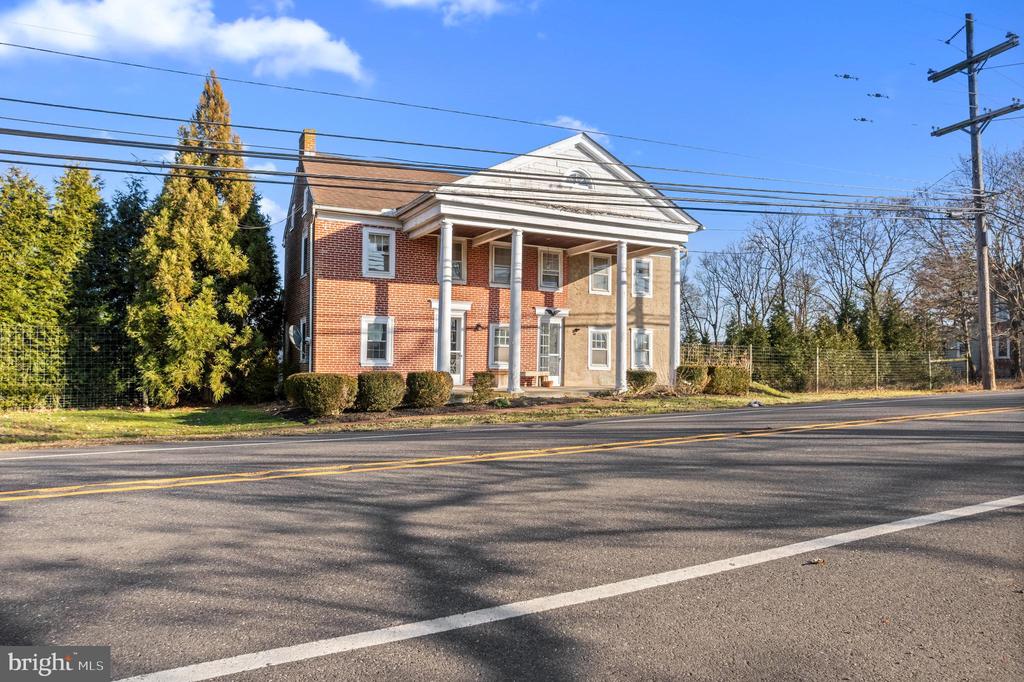 1237 N GRAVEL PIKE