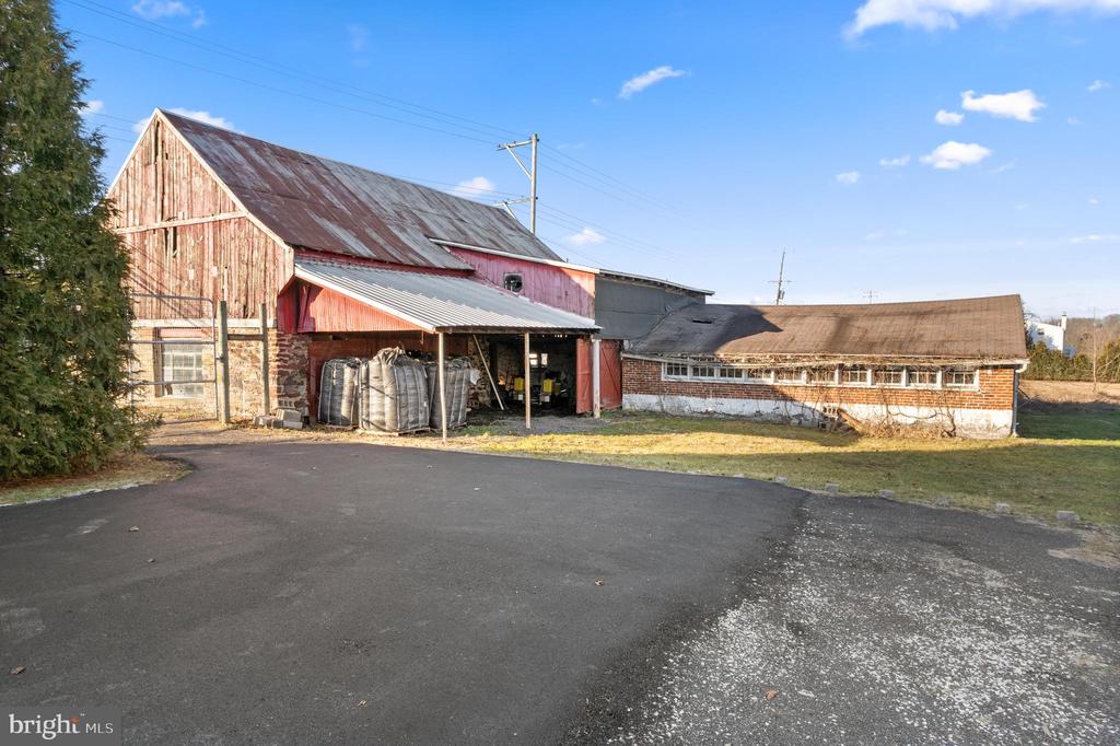 1237 N GRAVEL PIKE