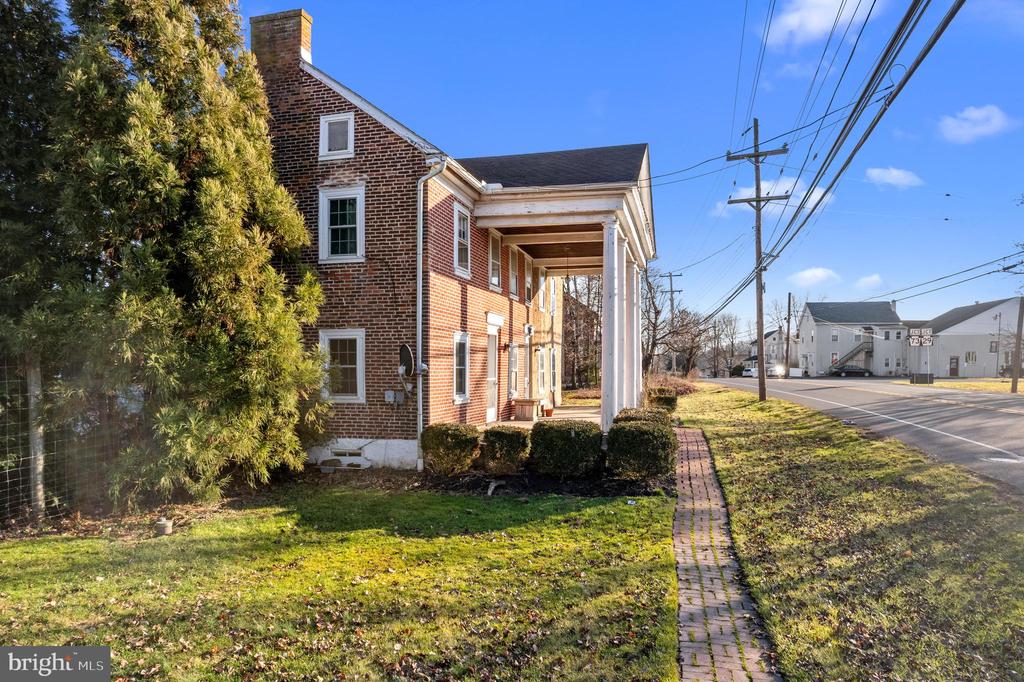 1237 N GRAVEL PIKE