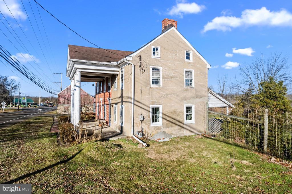 1237 N GRAVEL PIKE