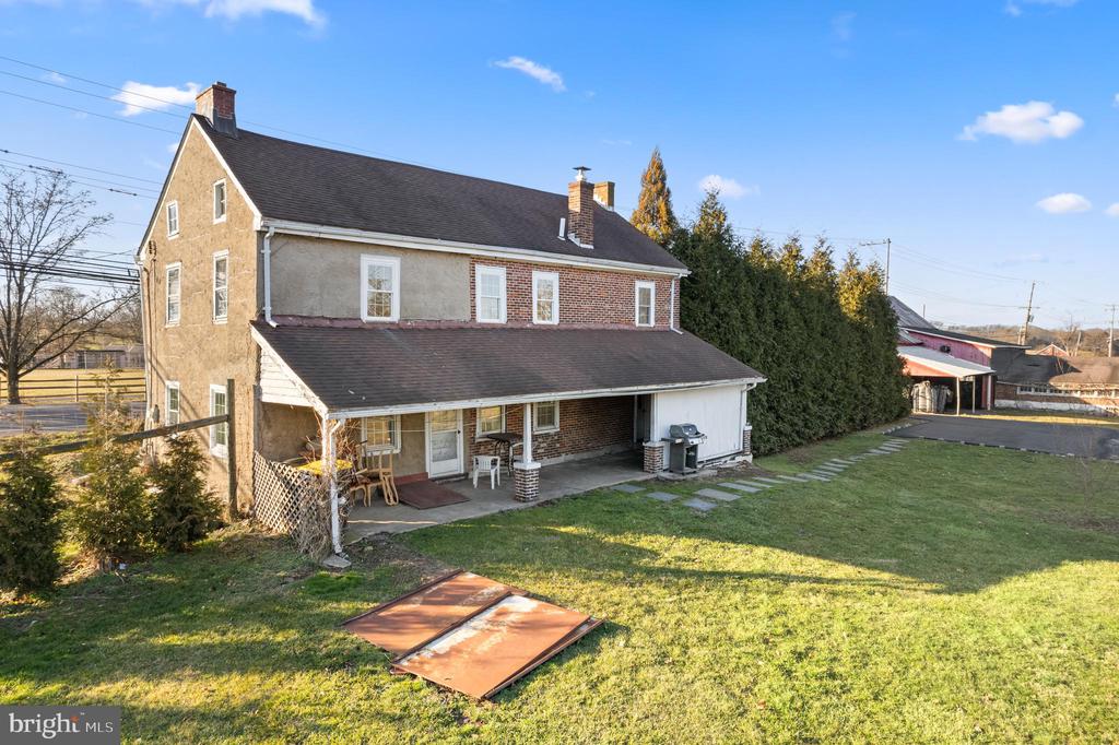 1237 N GRAVEL PIKE