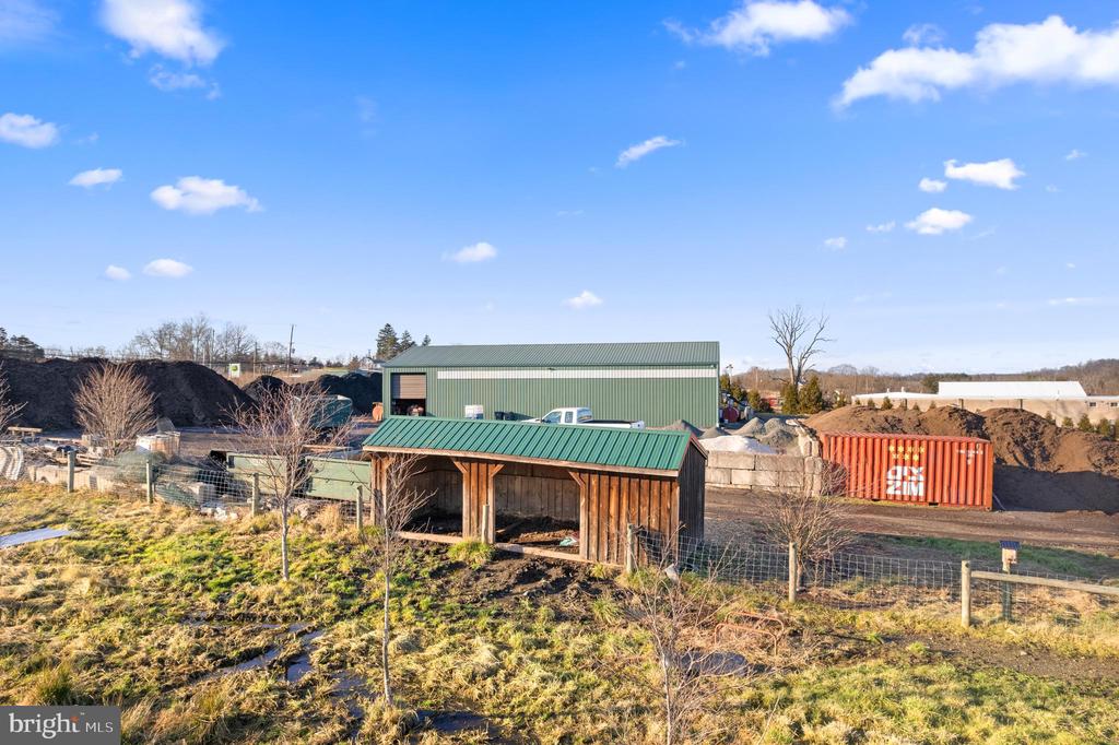 1237 N GRAVEL PIKE