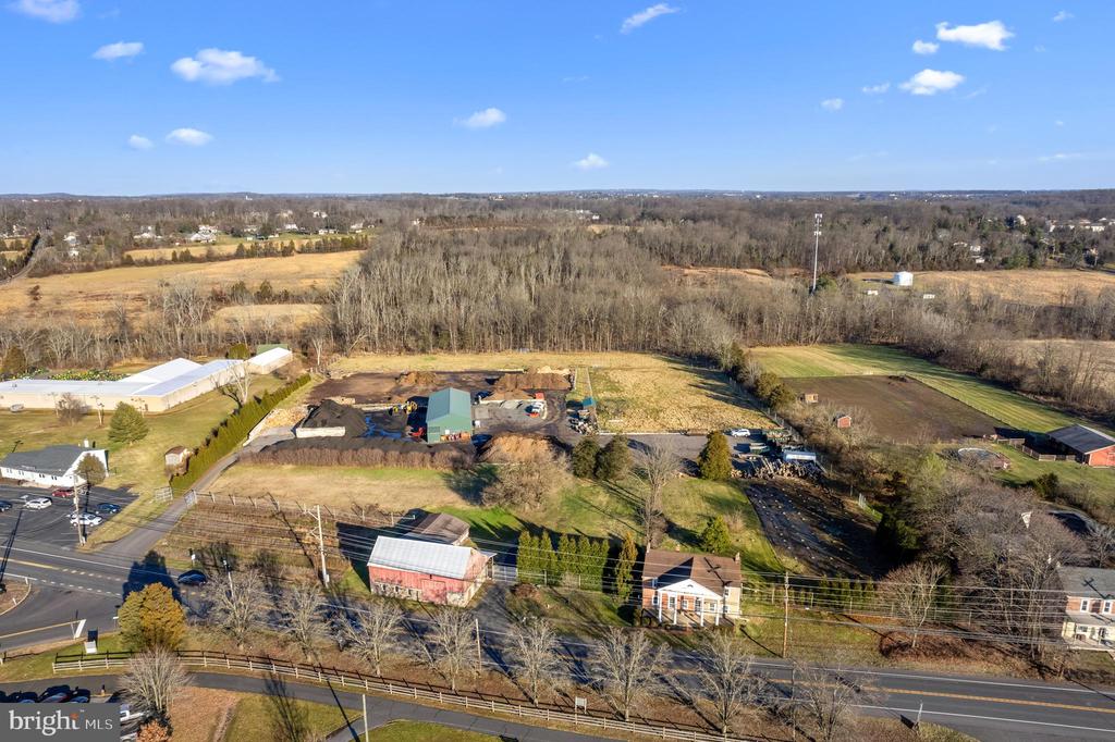 1237 N GRAVEL PIKE