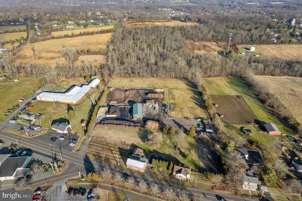1237 N GRAVEL PIKE