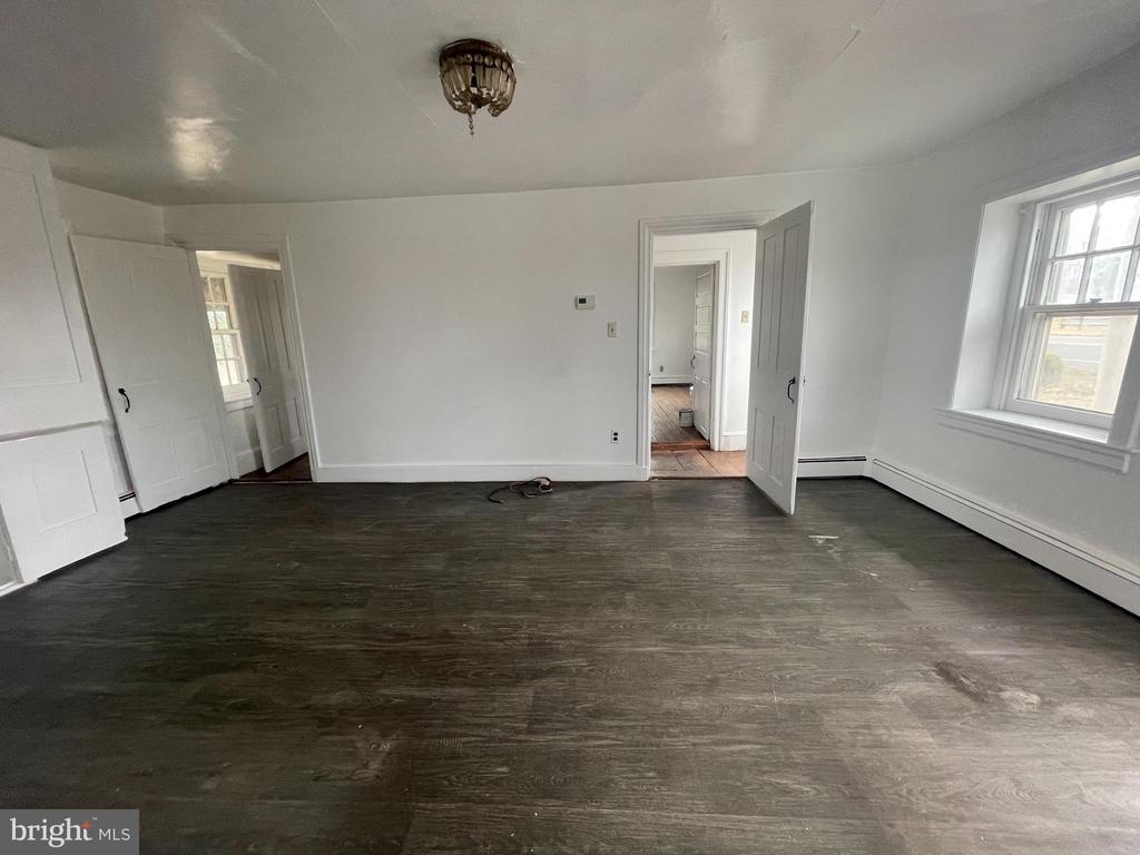 1237 N GRAVEL PIKE