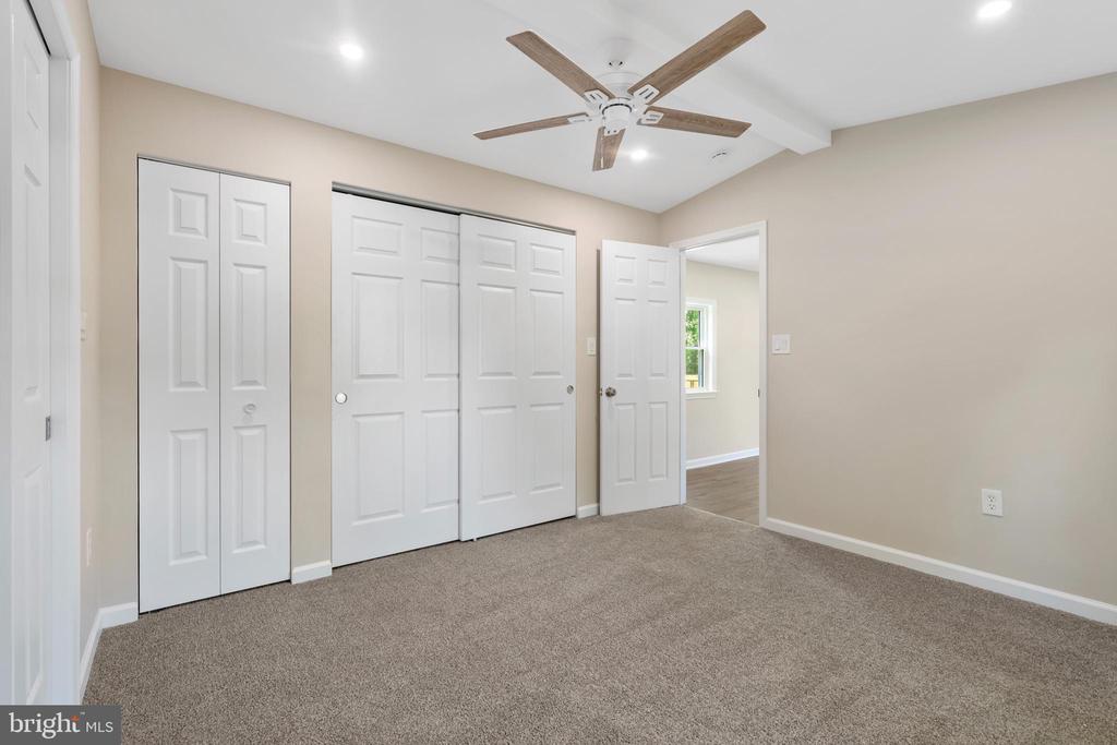 930 LAKEVIEW DRIVE