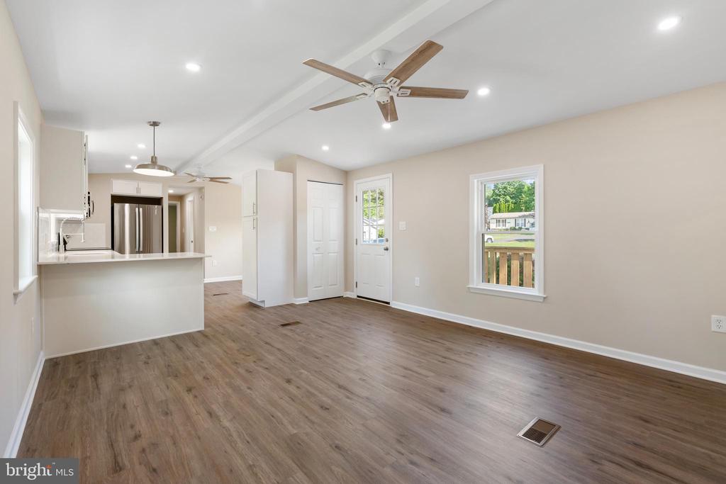 930 LAKEVIEW DRIVE