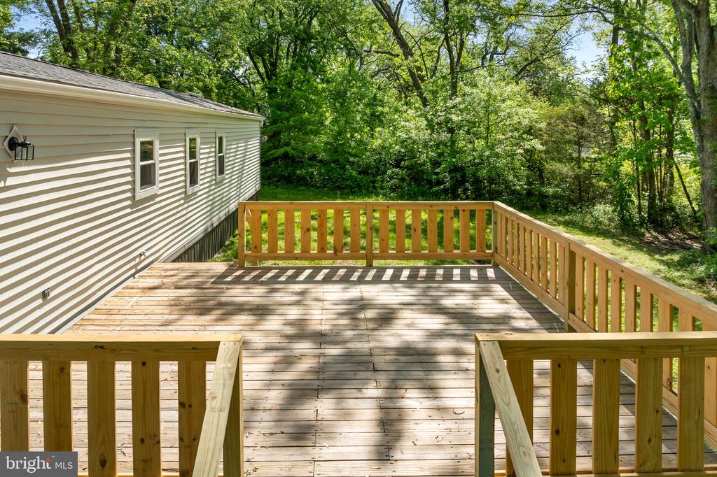 930 LAKEVIEW DRIVE