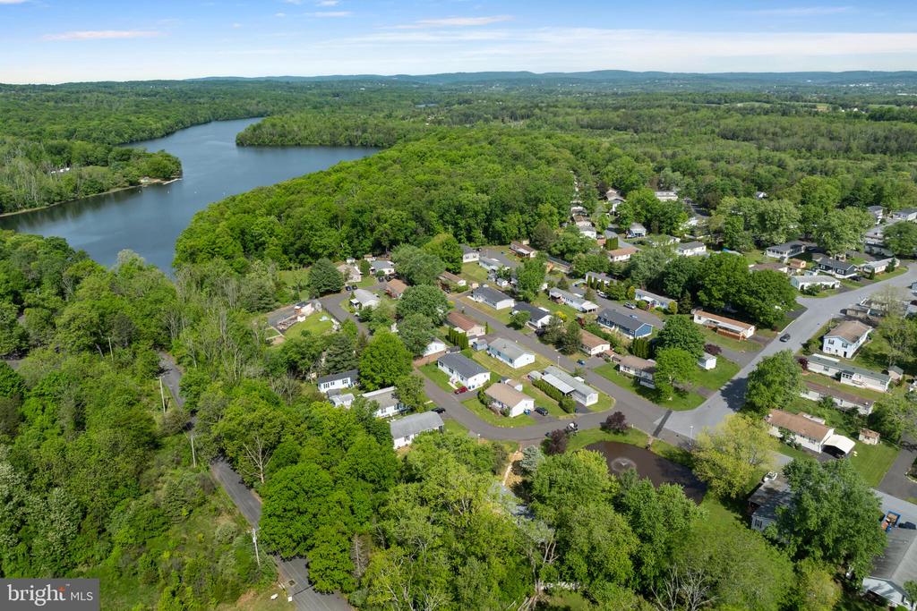 930 LAKEVIEW DRIVE