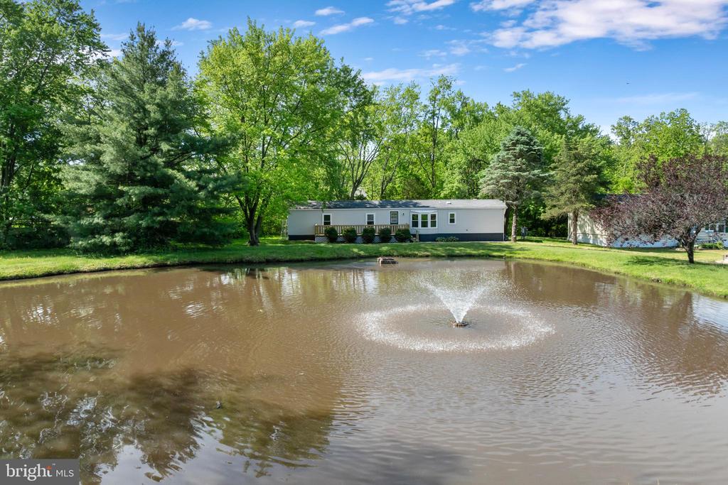 930 LAKEVIEW DRIVE