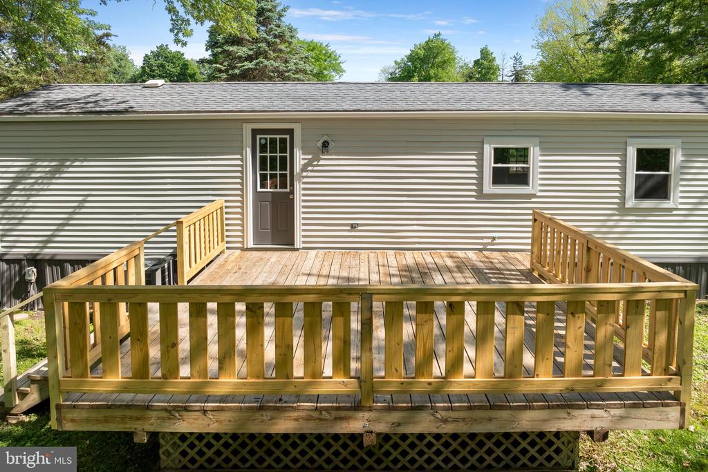930 LAKEVIEW DRIVE