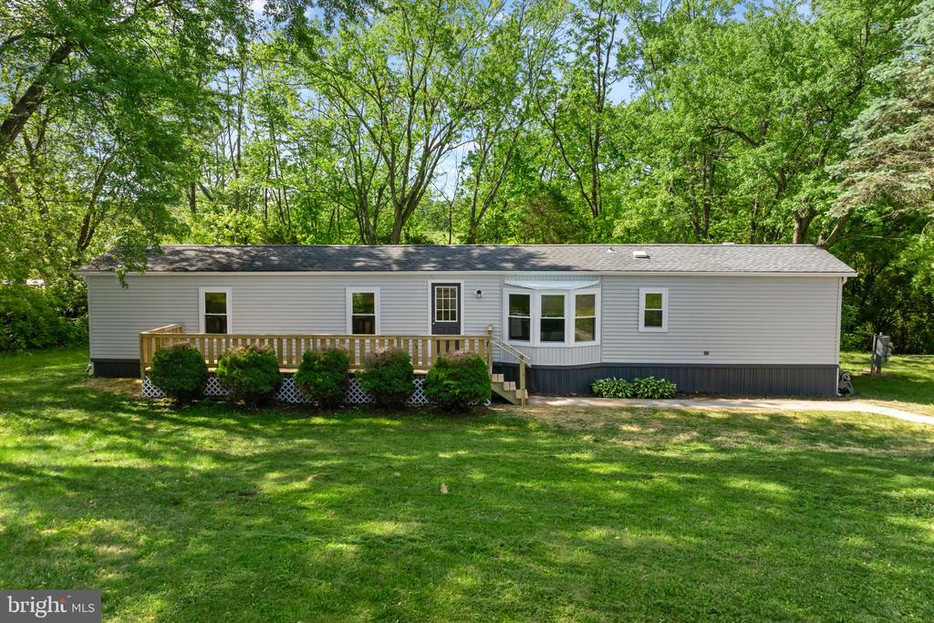 930 LAKEVIEW DRIVE