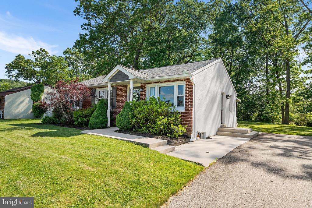 17 PERKIOMEN AVENUE