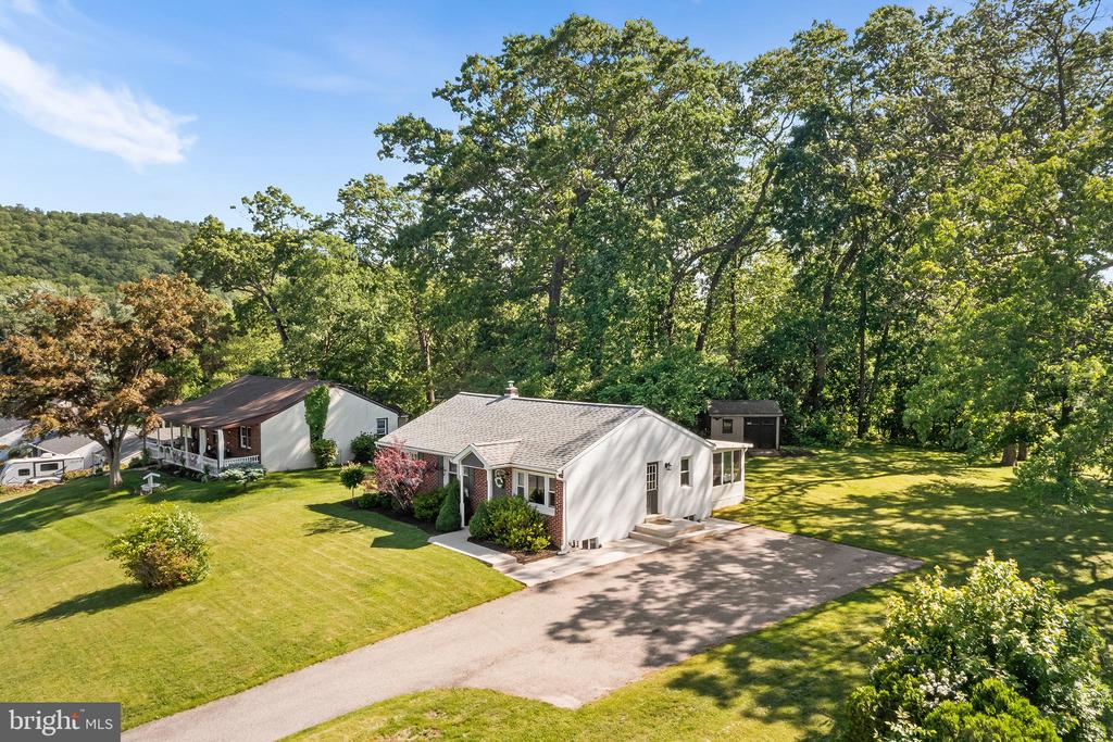 17 PERKIOMEN AVENUE