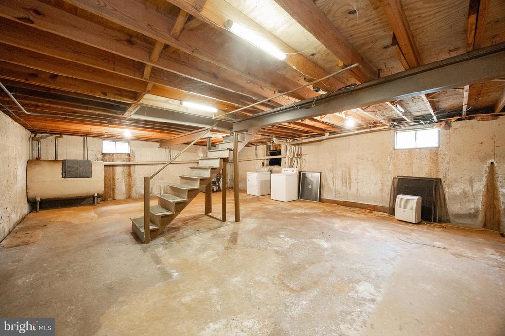 1022 MAYKUT AVENUE