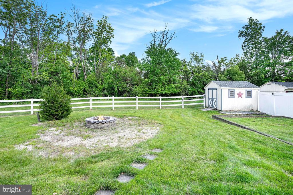 144 IVY LANE