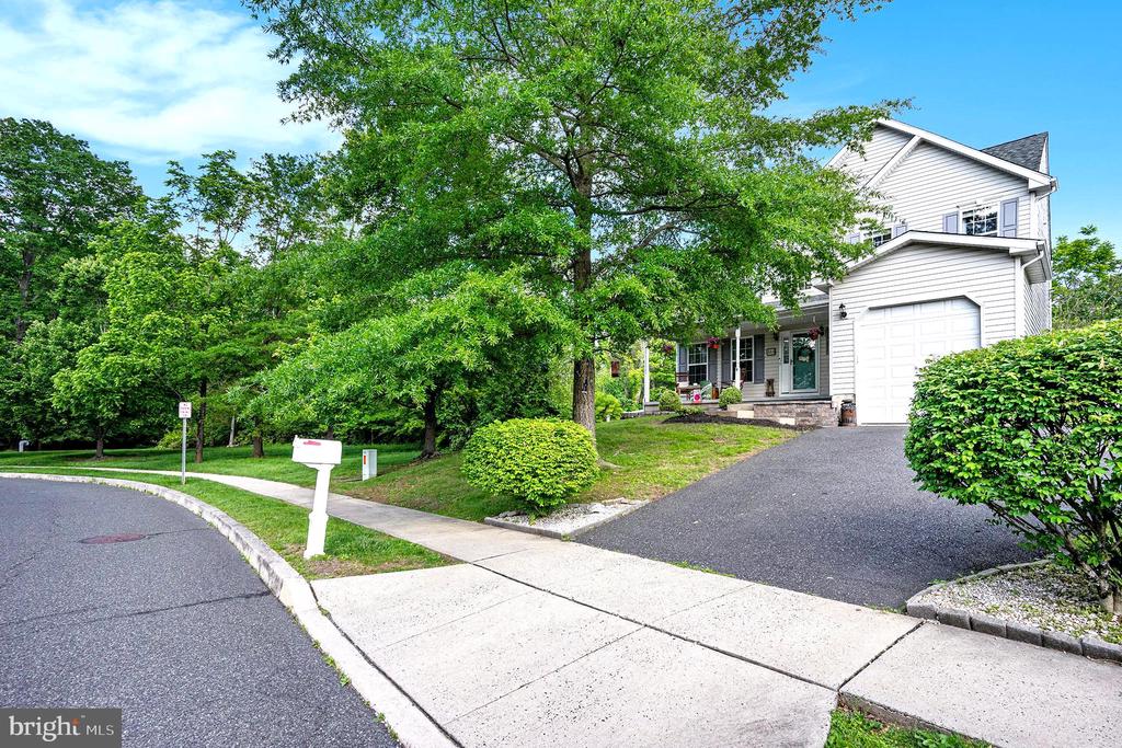 144 IVY LANE