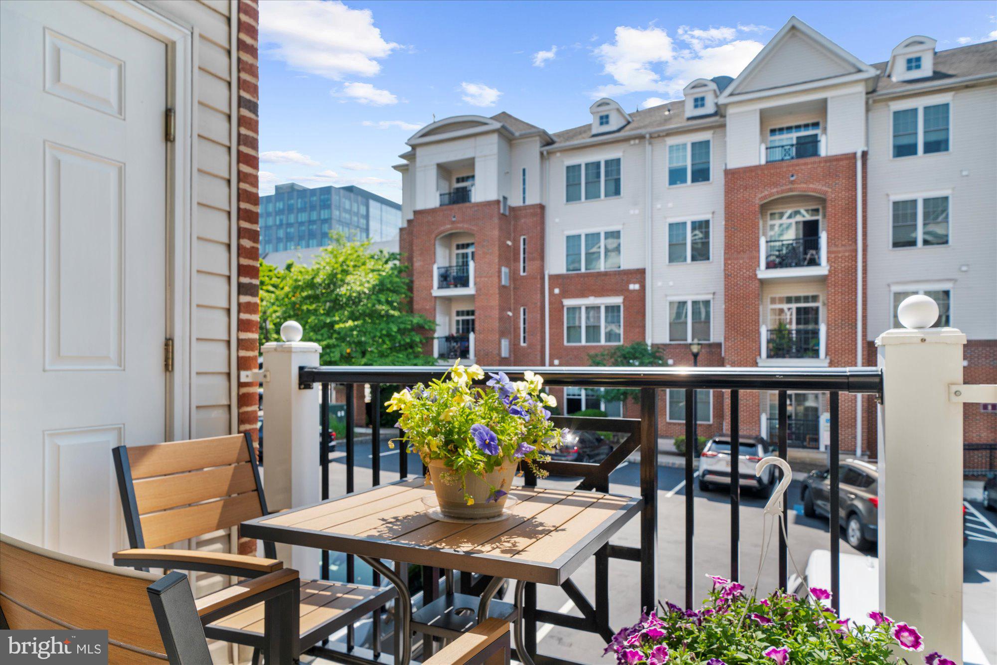 300 W ELM STREET 2235