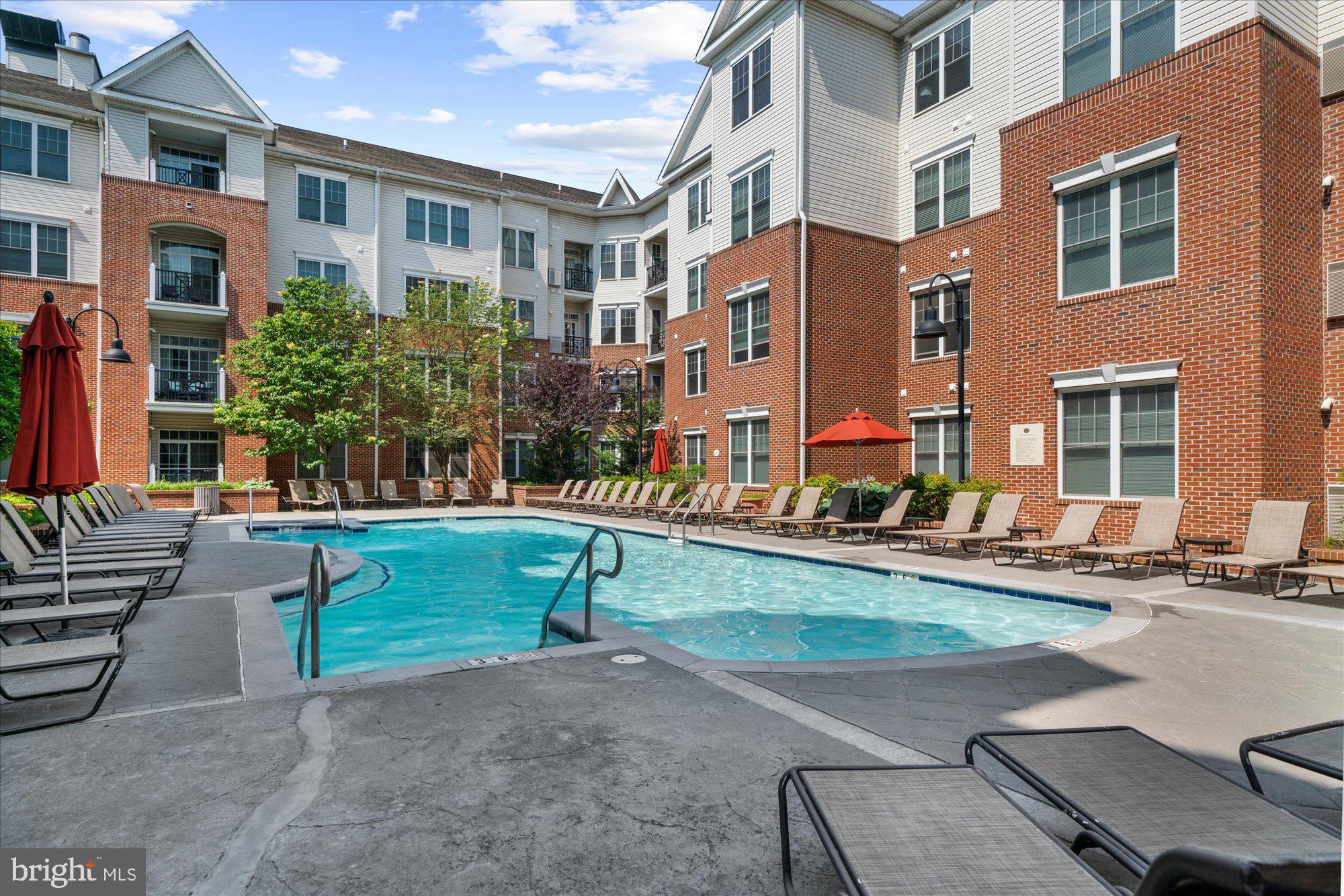 300 W ELM STREET 2235