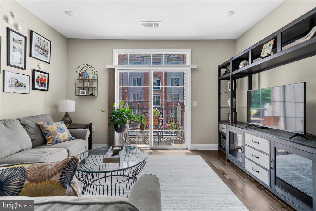 300 W ELM STREET 2235