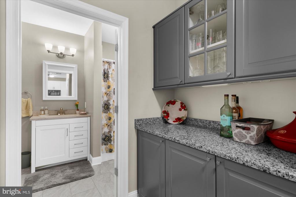 300 W ELM STREET 2235