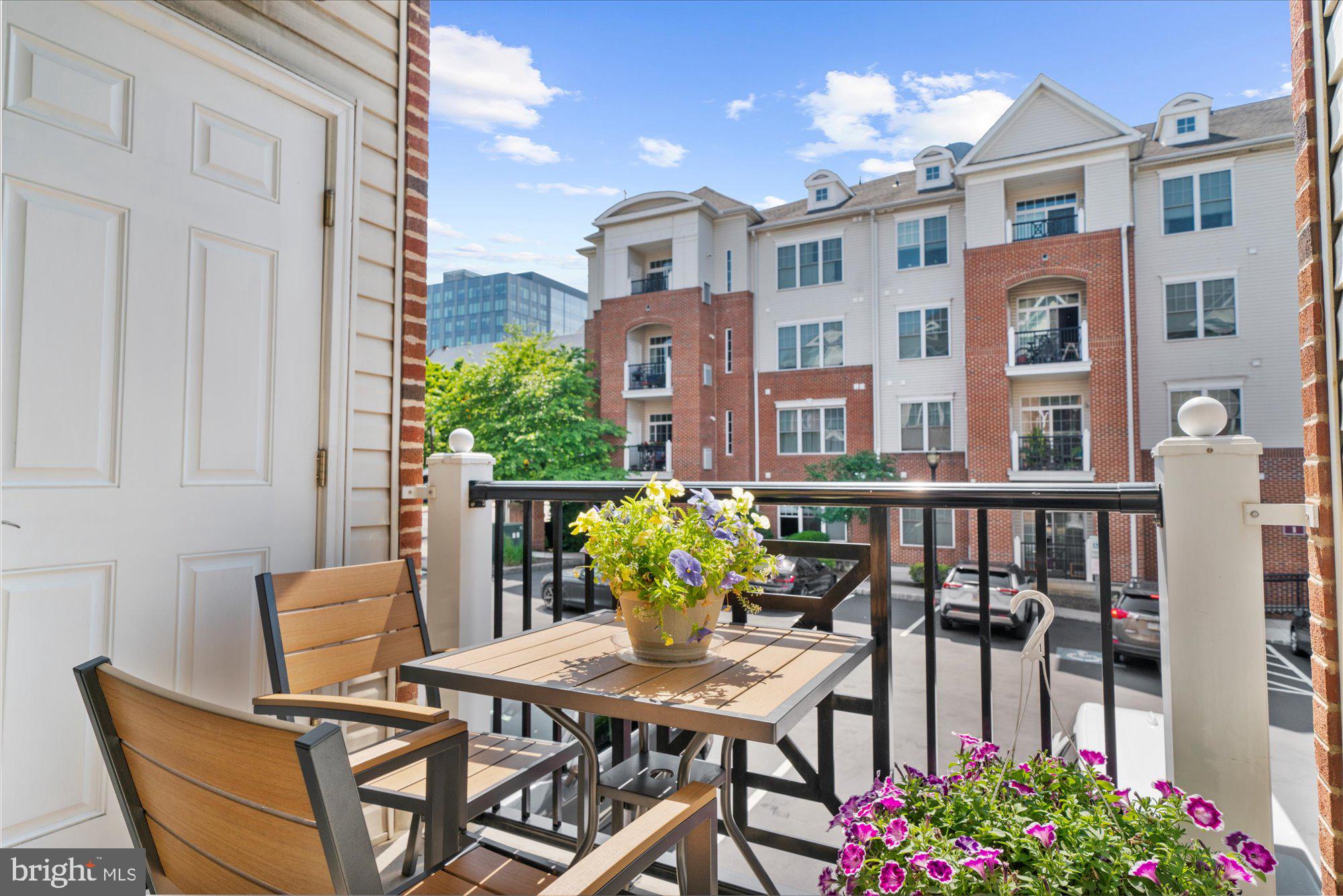 300 W ELM STREET 2235