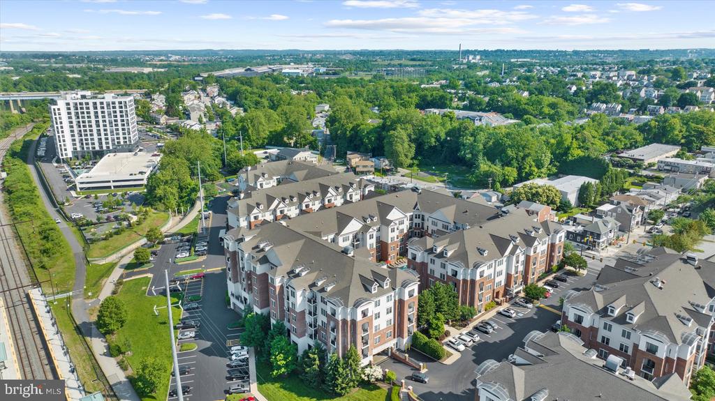 300 W ELM STREET 2235