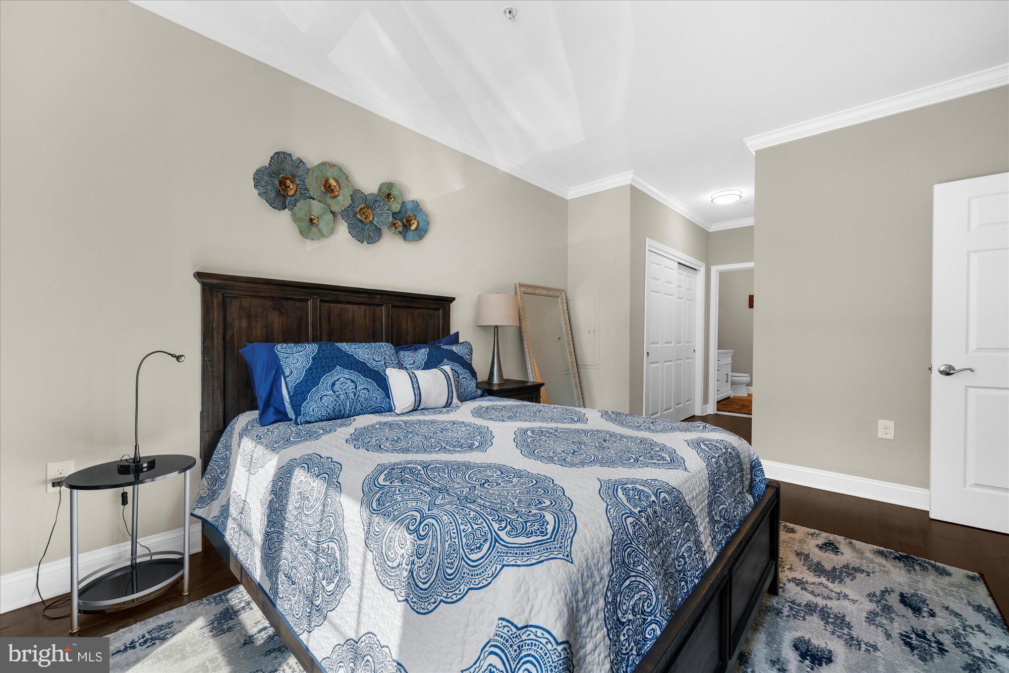 300 W ELM STREET 2235