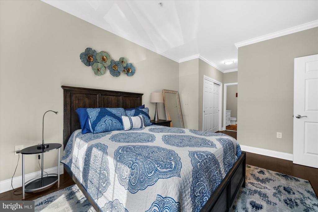 300 W ELM STREET 2235