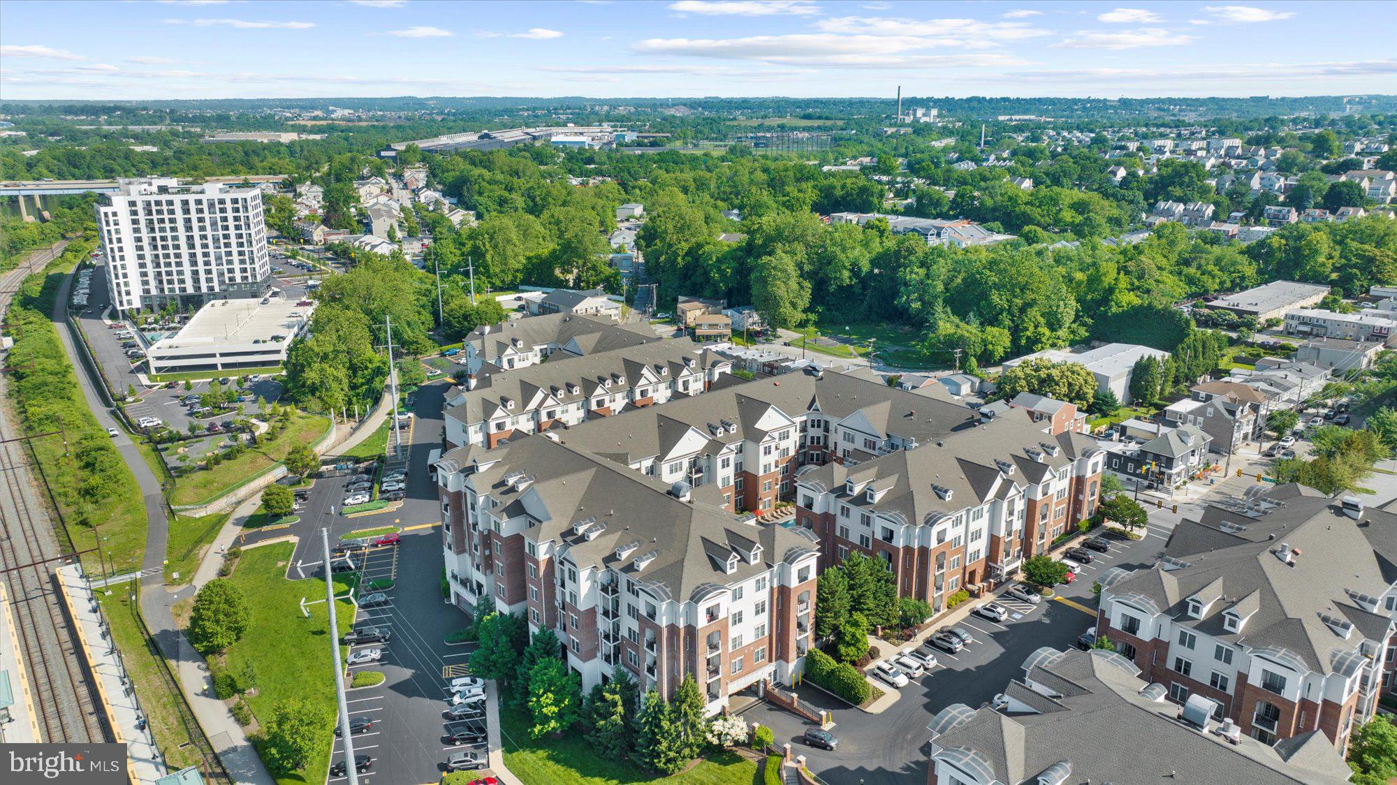 300 W ELM STREET 2235