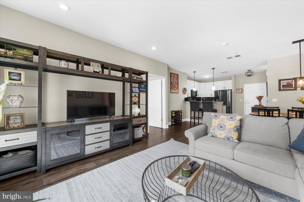 300 W ELM STREET 2235
