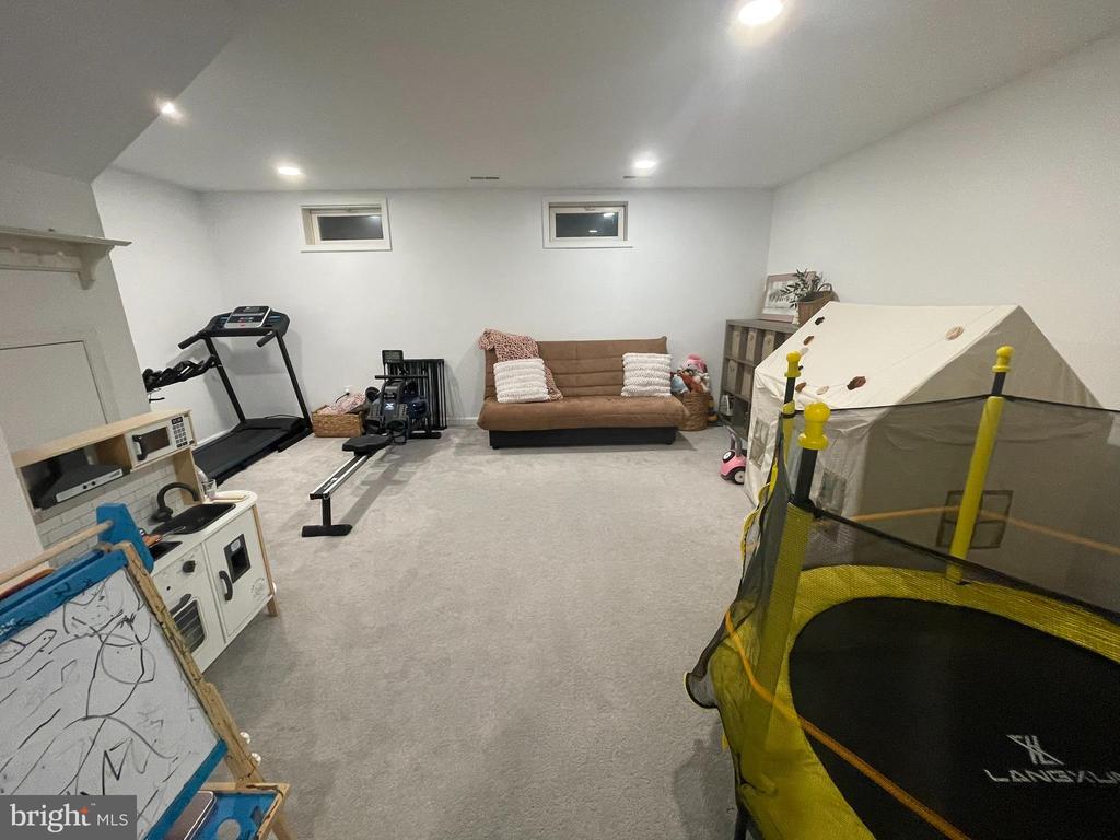 4409 GLENWOOD DRIVE