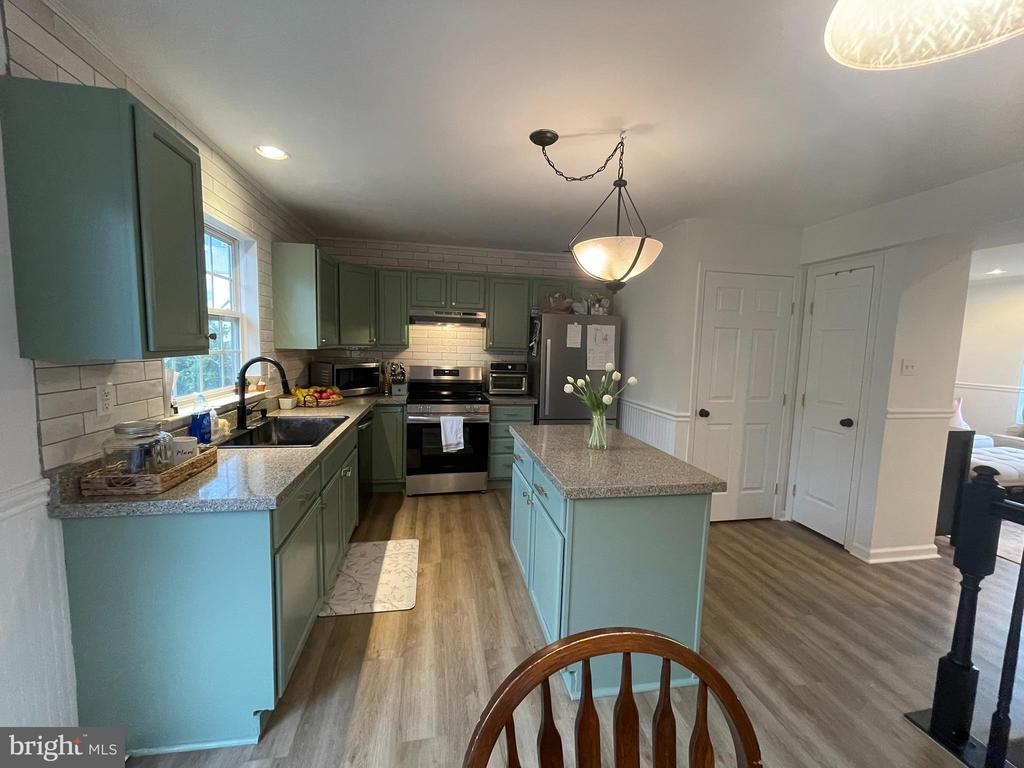 4409 GLENWOOD DRIVE