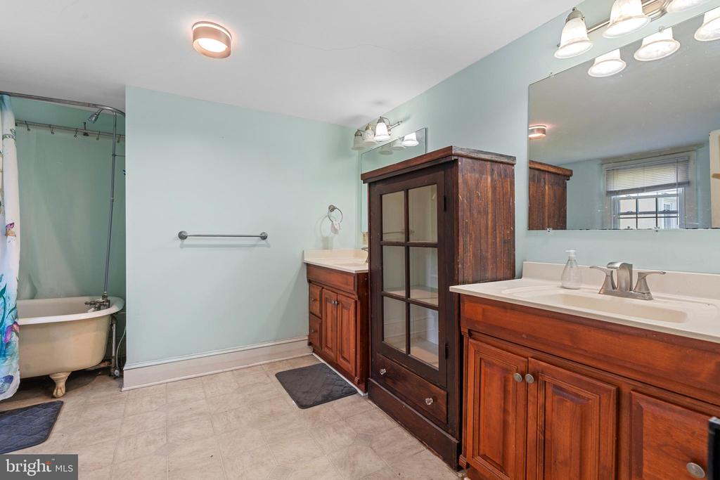 585 MORWOOD ROAD