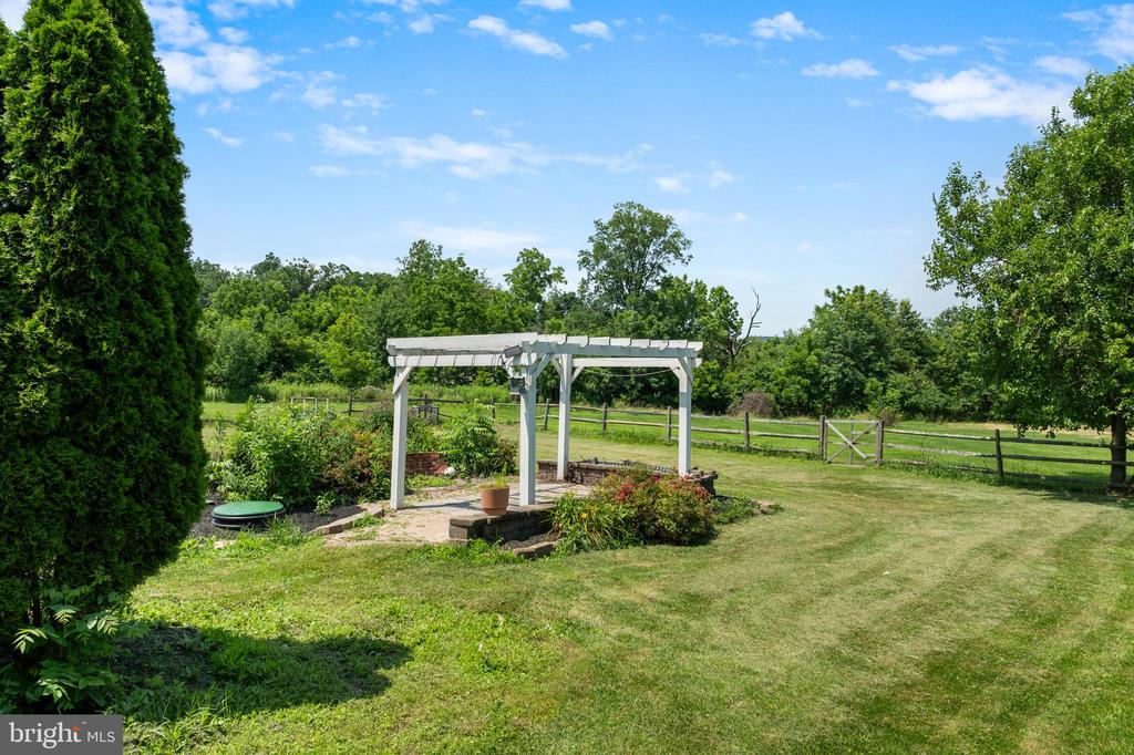 585 MORWOOD ROAD