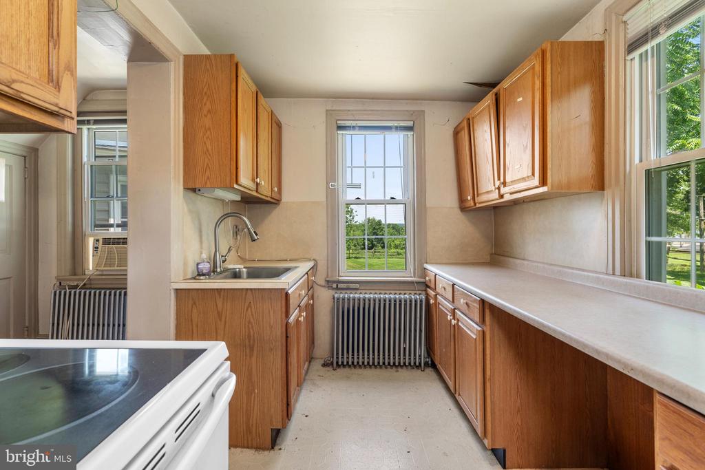 585 MORWOOD ROAD