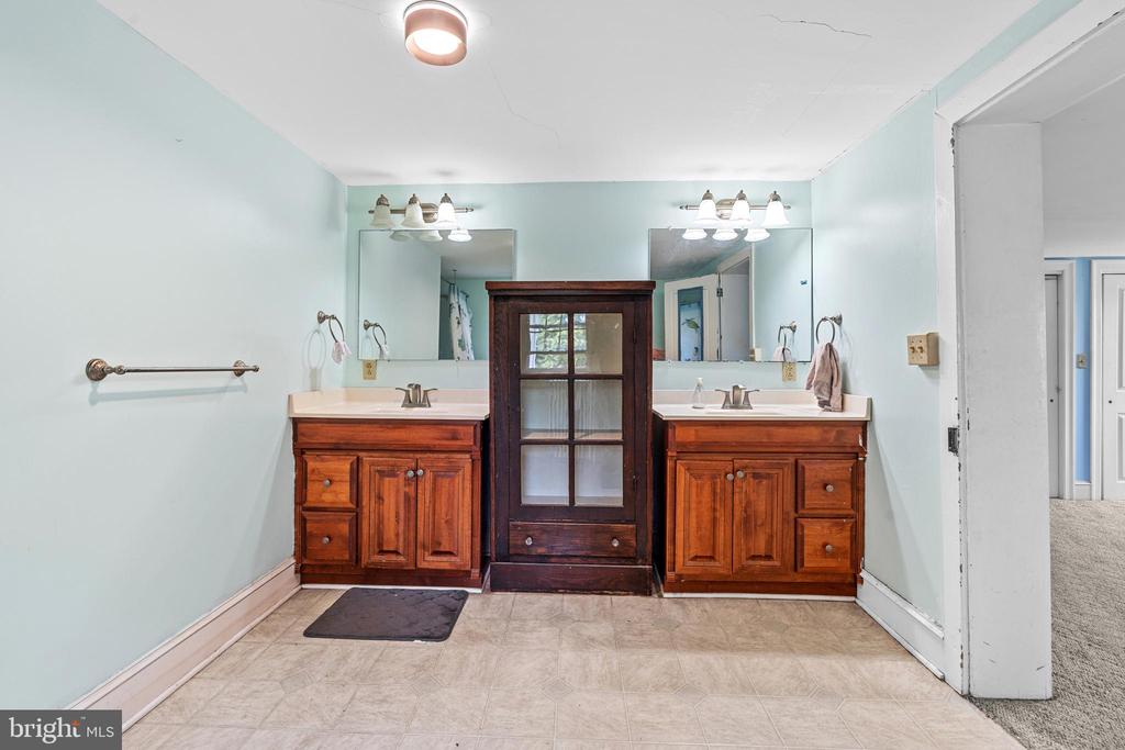 585 MORWOOD ROAD