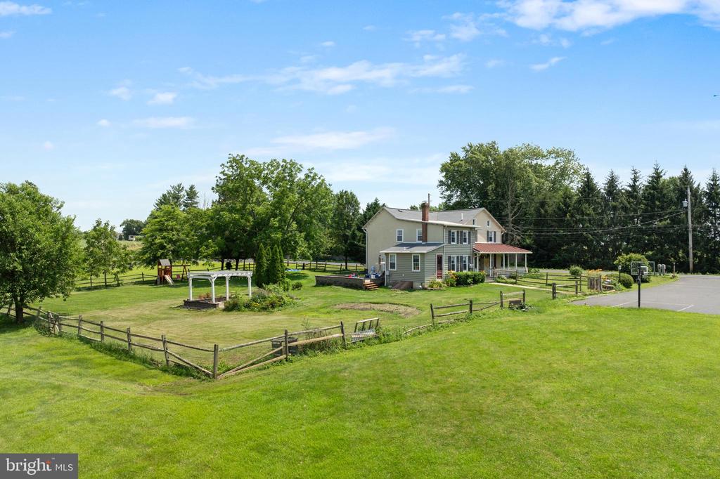 585 MORWOOD ROAD