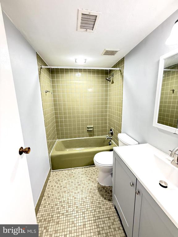 4421 FOREST LANE