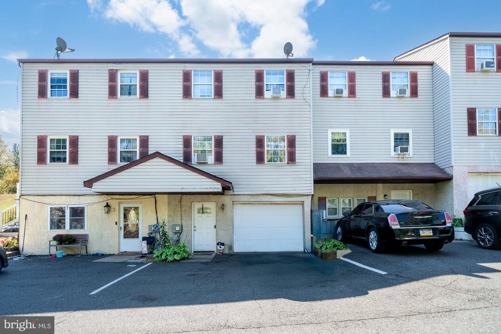 4 BERGER LANE