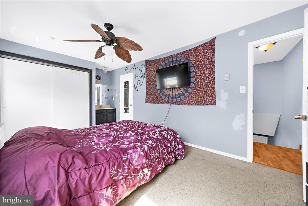 4 BERGER LANE