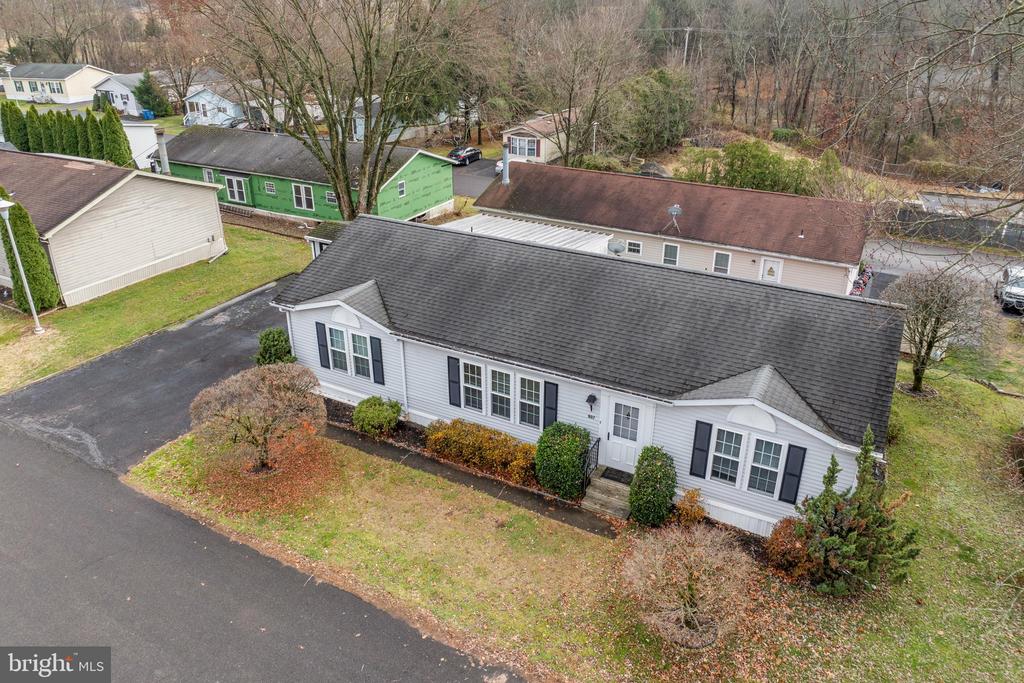 907 LAKEVIEW DRIVE